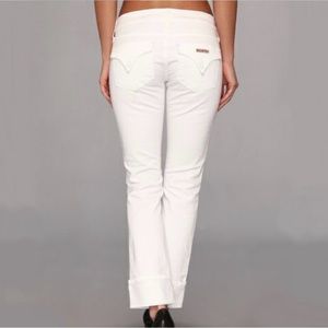 HUDSON LOW RISE WHITE JEANS WITH CUTE POCKETS SIZE: 31. Inseam 30.